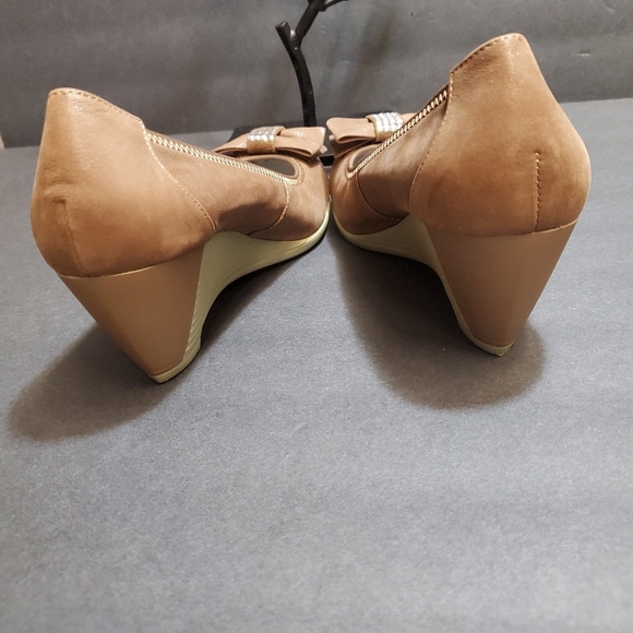 NWOT RED DRAGONFLY  Bow-Tied Wedge Heel Shoes - Picture 8 of 8